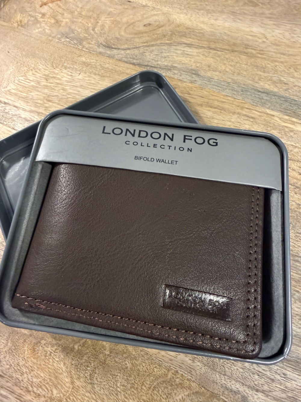 London Fog Dark Brown Leather Card Wallet in Beautiful Metal Case